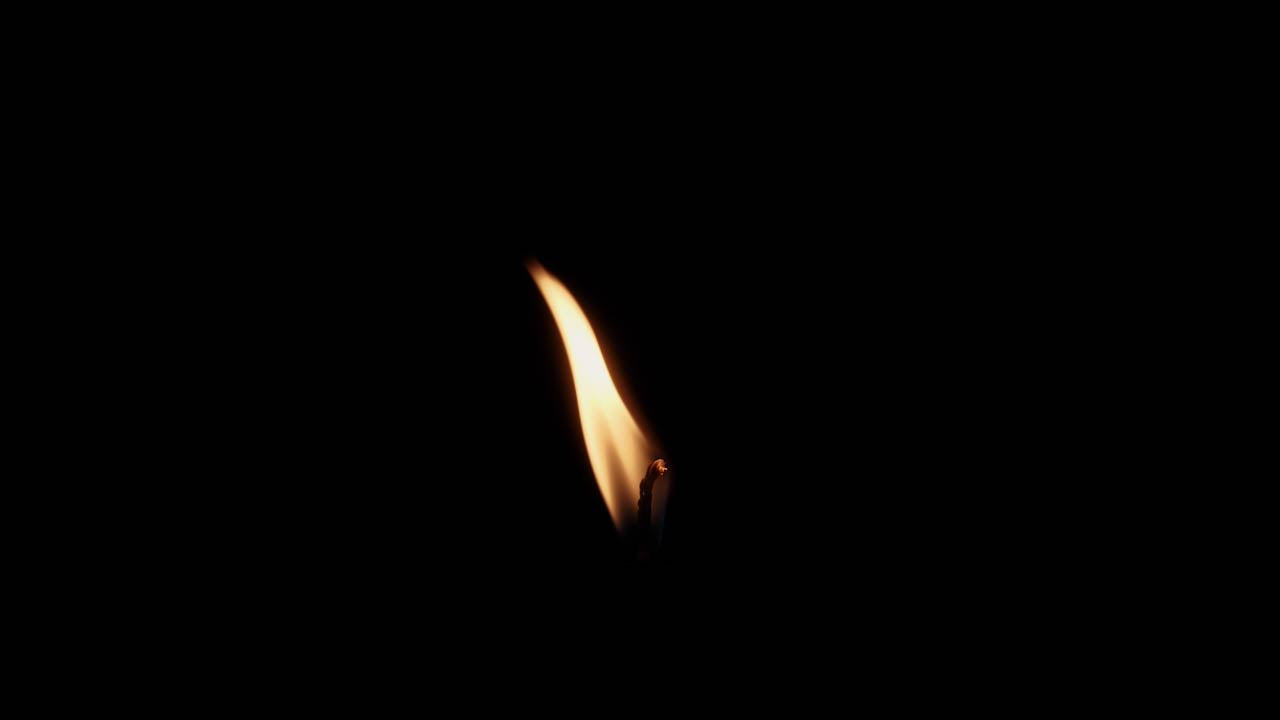 Candle Flame Windy 003