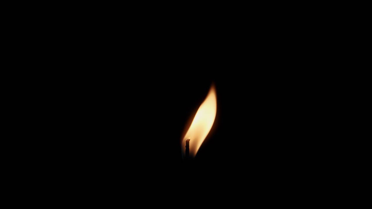 Candle Flame Windy 008