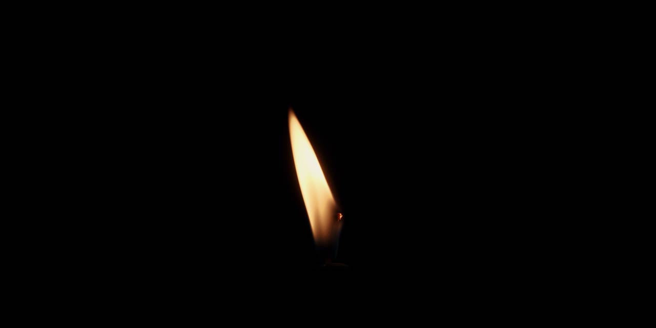 Candle_Flame_Windy_001.jpg