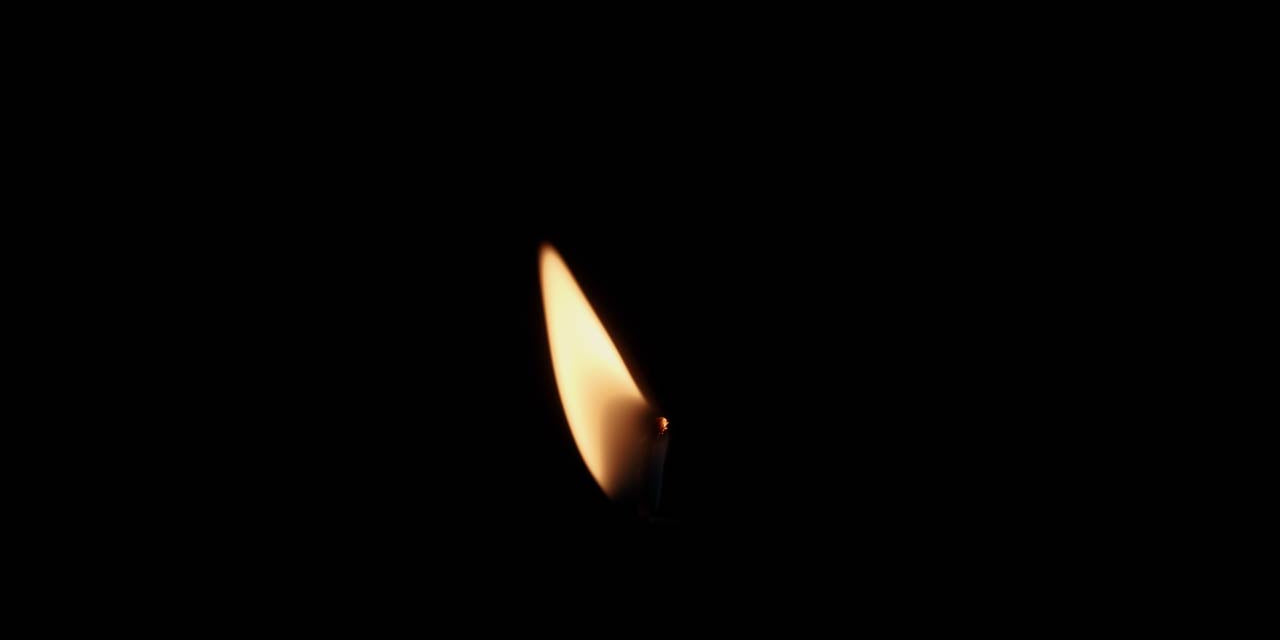 Candle_Flame_Windy_002.jpg
