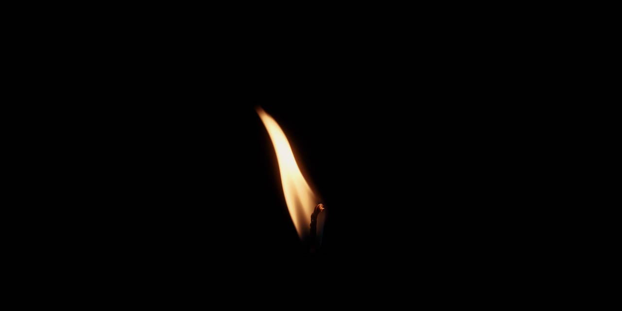 Candle_Flame_Windy_003.jpg
