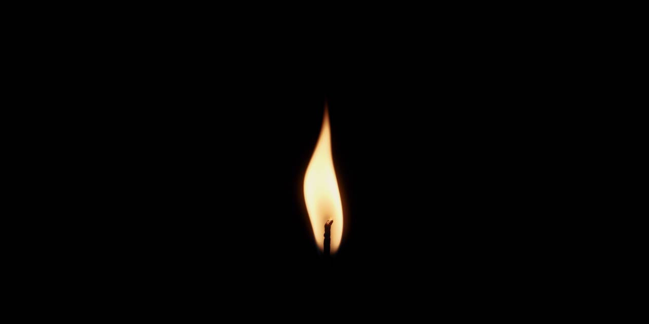 Candle_Flame_Windy_006.jpg